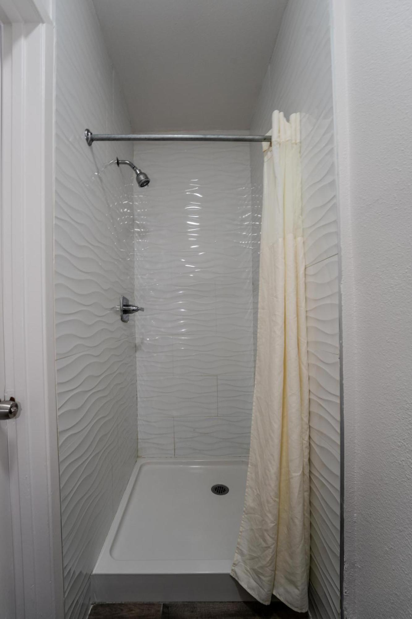 Monterey Surf Inn Bagian luar foto