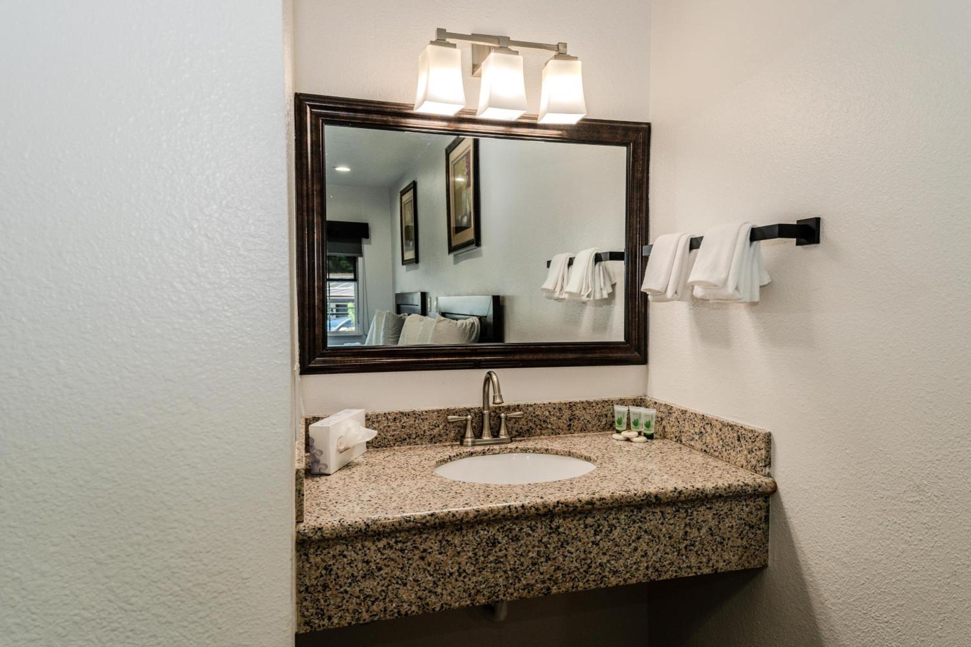 Monterey Surf Inn Bagian luar foto