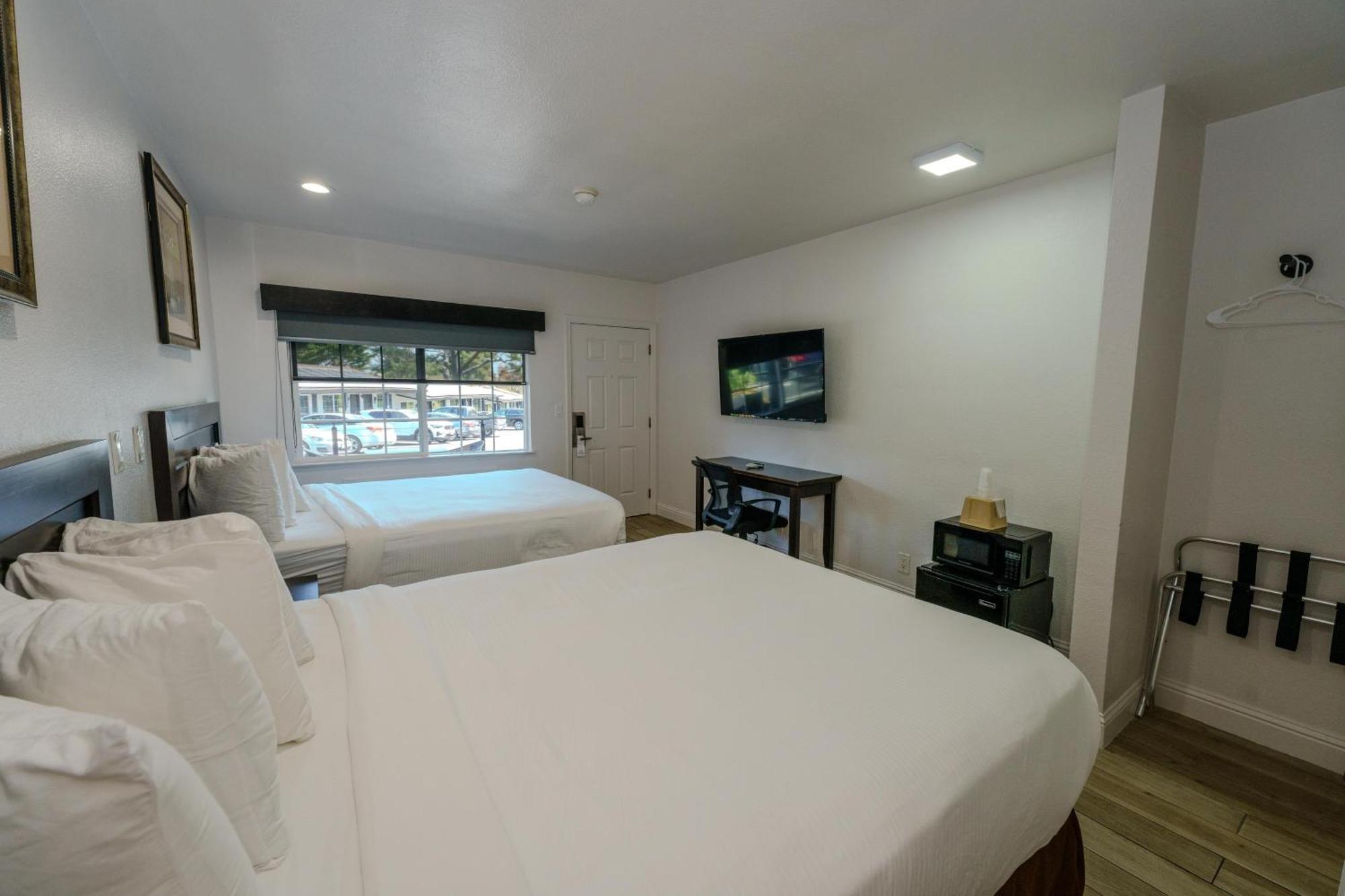 Monterey Surf Inn Bagian luar foto