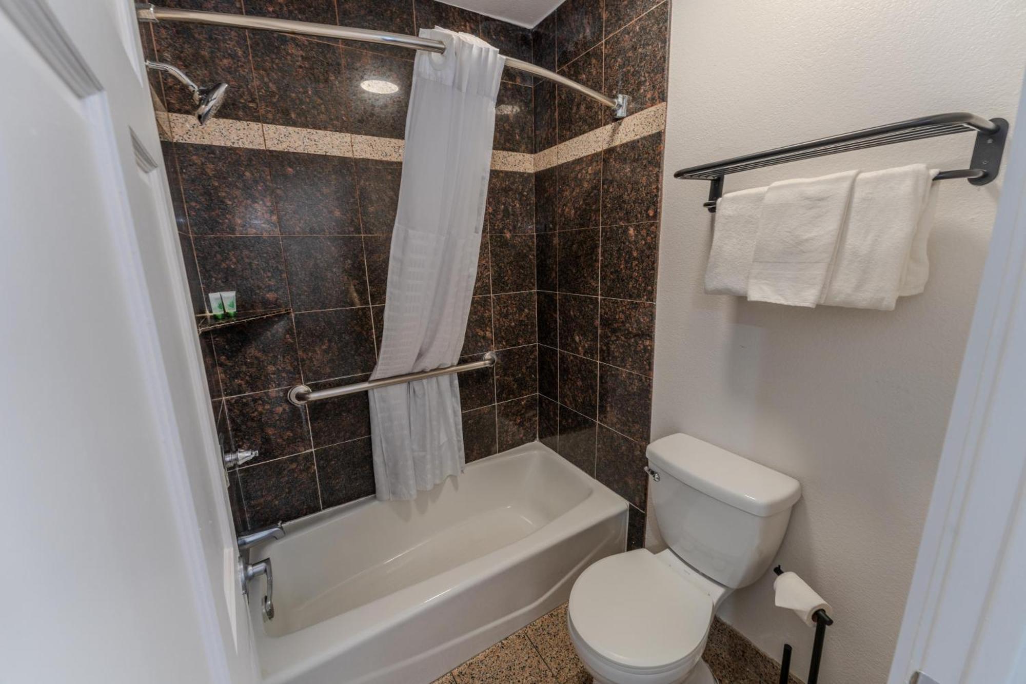 Monterey Surf Inn Bagian luar foto